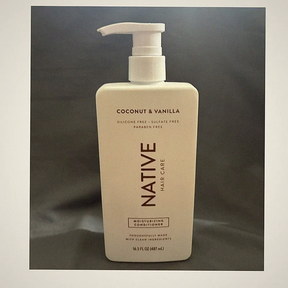 Native Coconut & Vanilla Moisturizing Conditioner 16.5 fl oz Silicone-Free